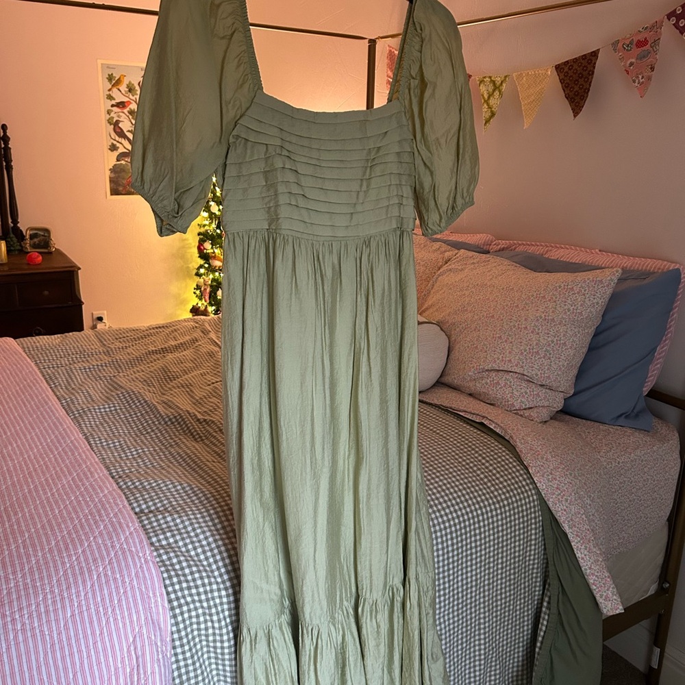 Elegant Green Women's Dress